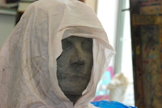 warsztaty rzeźbiarskie dla młodzieży w pracowni plastycznej Galeria Sznurki.